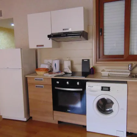 Ithaki Phinikoudes No. 207 شقة لارنكا